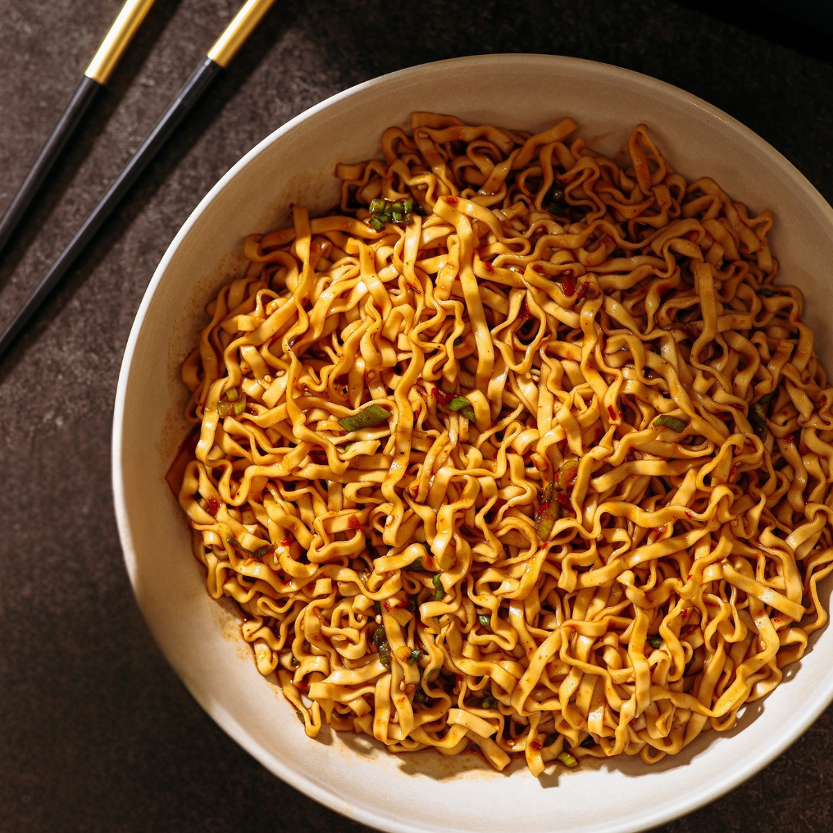A-Sha Garlic Soy Thin Street Noodle Box - A Flavorful Meal in Minutes